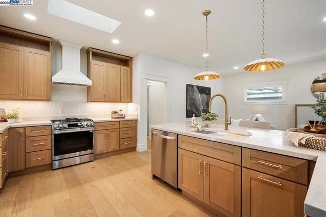 Foto del edificio - 4374 First St