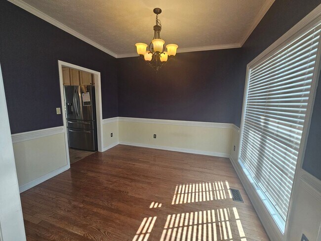 Foto del edificio - 4 bedroom with Bonus, fenced in backyard!