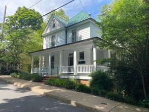 Building Photo - 415 2nd St NE