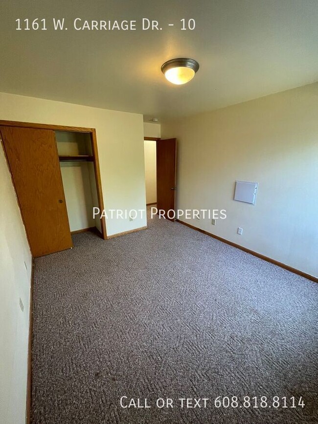 Foto del edificio - 1 bedroom/ 1 bath apartment in Whitewater, WI