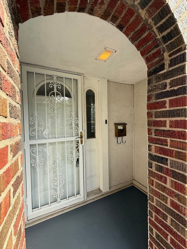 Building Photo - Brick Cape Cod