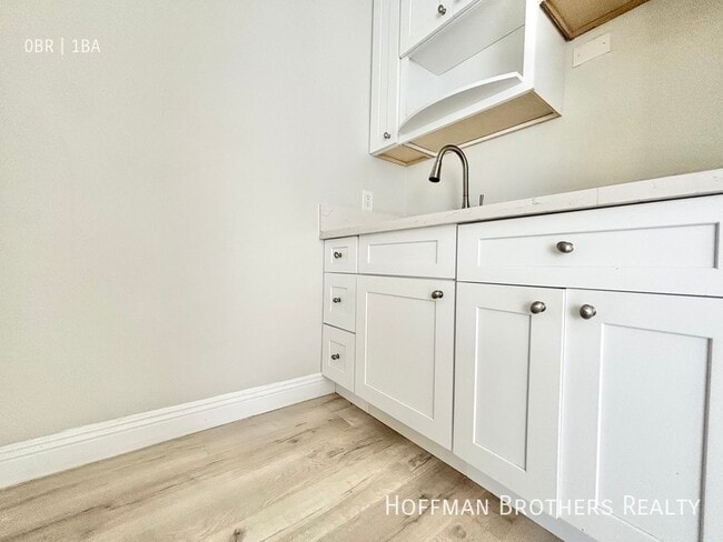 Building Photo - 5452 Sierra Vista Ave