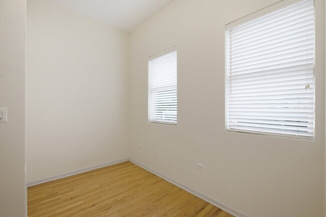 Foto del edificio - 2522 N Burling St