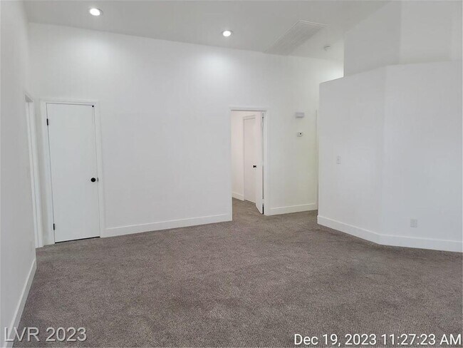 Foto del edificio - SUMMERLIN NORTH SINGLE-STORY WITH POOL & S...