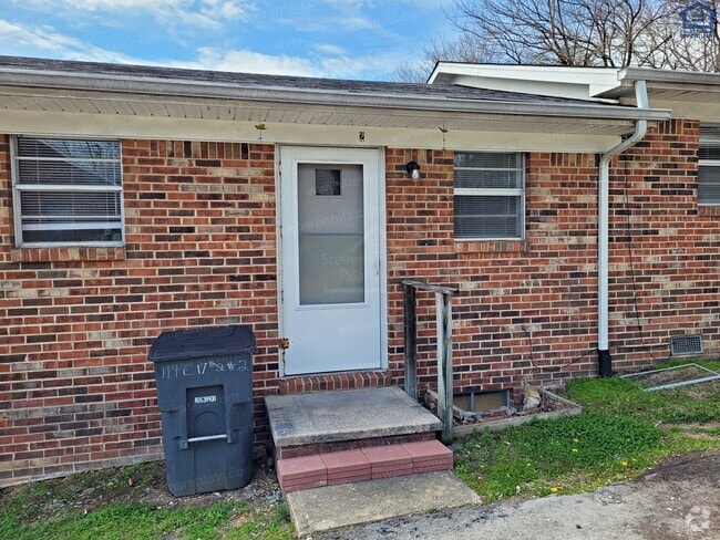 Building Photo - 114 E 17th St