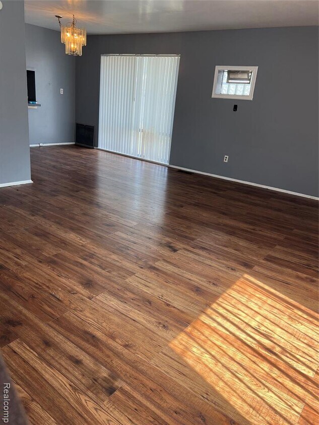 Foto principal - 22116 Dante St