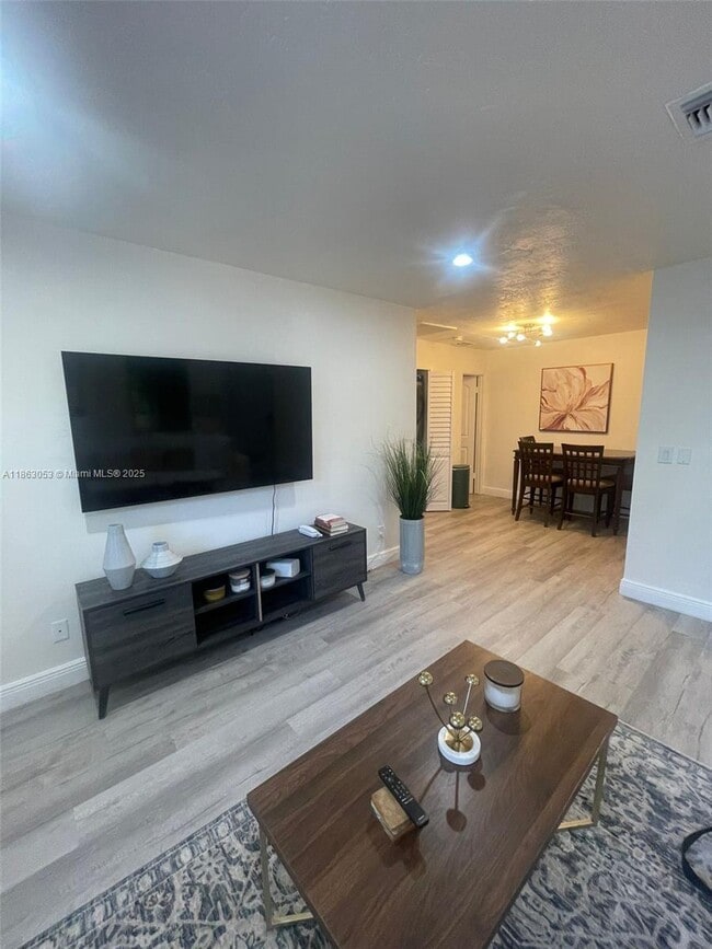 Foto del edificio - 1736 N 16th Ct