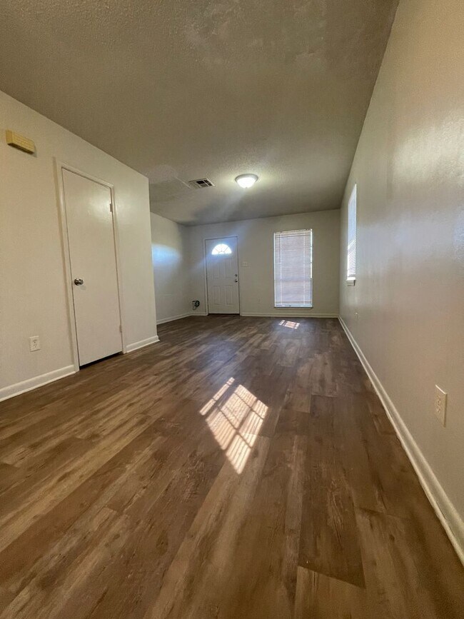 Building Photo - 306 Loire Ave