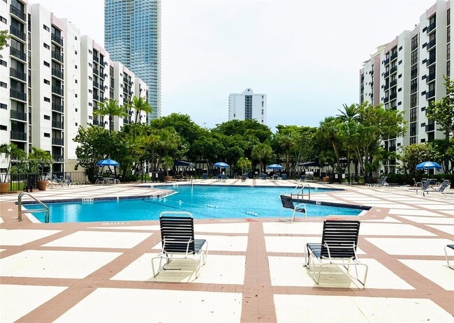 Foto del edificio - 16909 N Bay Rd