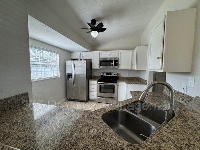 Foto del edificio - 4343 Belladonna Ave