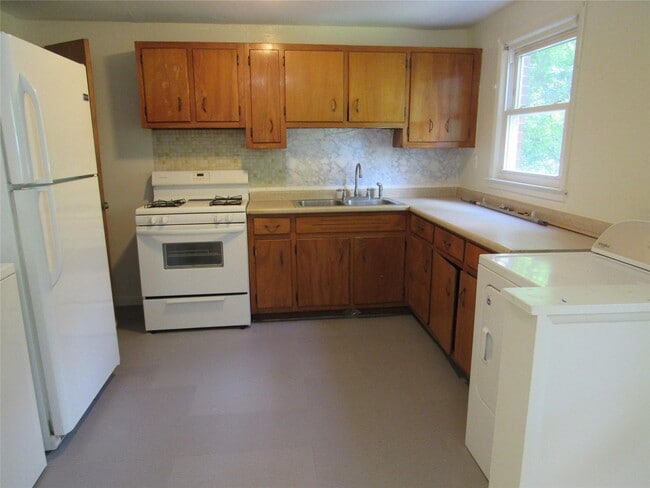 Building Photo - 54 Golden Hill Ave