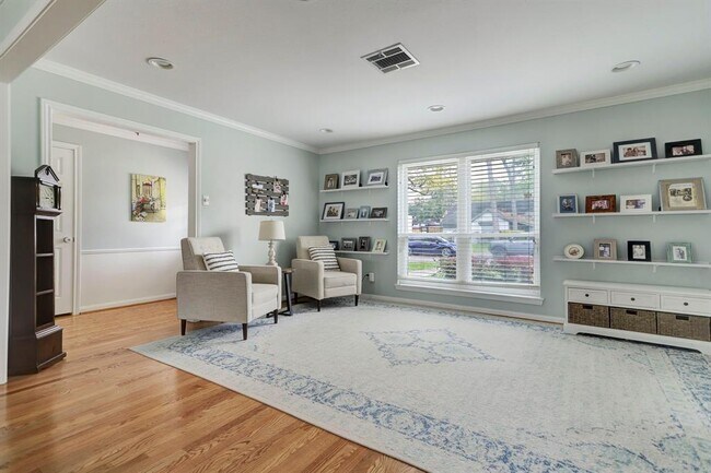 Foto del edificio - 12318 Woodthorpe Ln