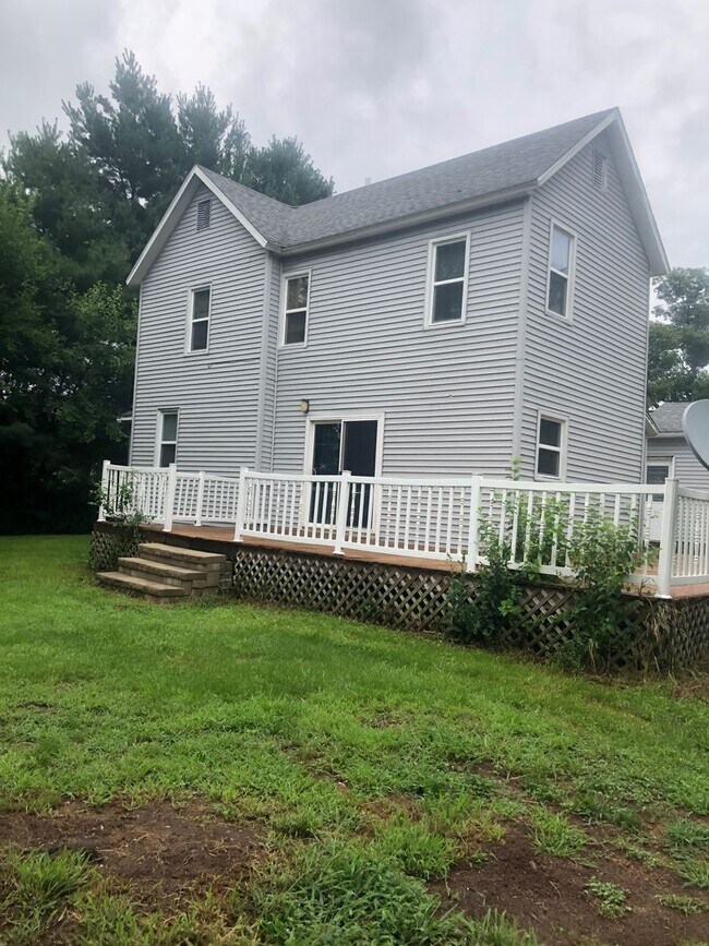 Building Photo - Adorable Rural Home in Rochester School District!