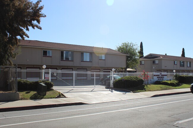 Foto del edificio - Broadway Townhouse Apartments