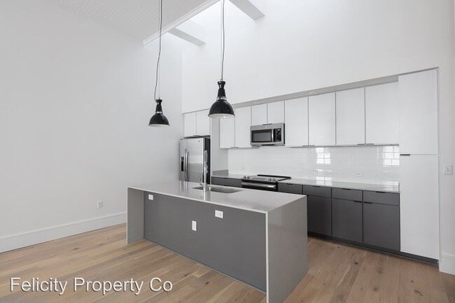 Building Photo - 510 Julia St