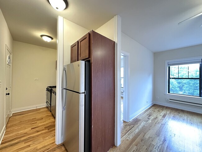 Foto del edificio - 742 W Cornelia Ave