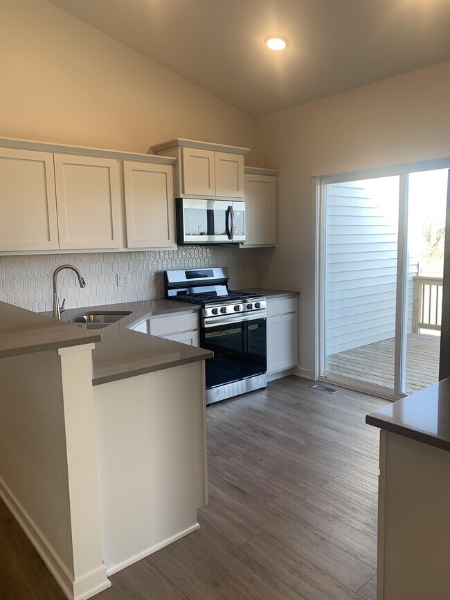 Building Photo - 1100 Westview Dr