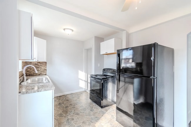 Building Photo - Move in Ready Brick Ranch with Garage & Finished Basement - AVAILABLE NOW!