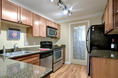 Building Photo - Ironwood Condominium - Bellevue- on bus line