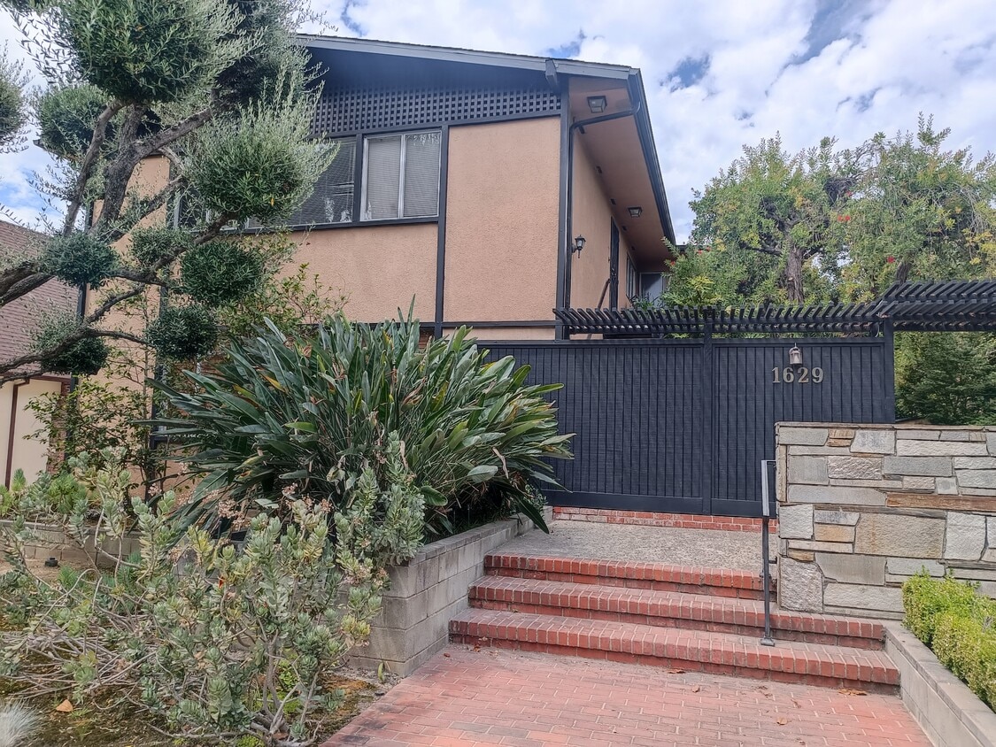 1629 Fremont Ave Unit 2, South Pasadena, CA 91030 Condo for Rent in South Pasadena, CA