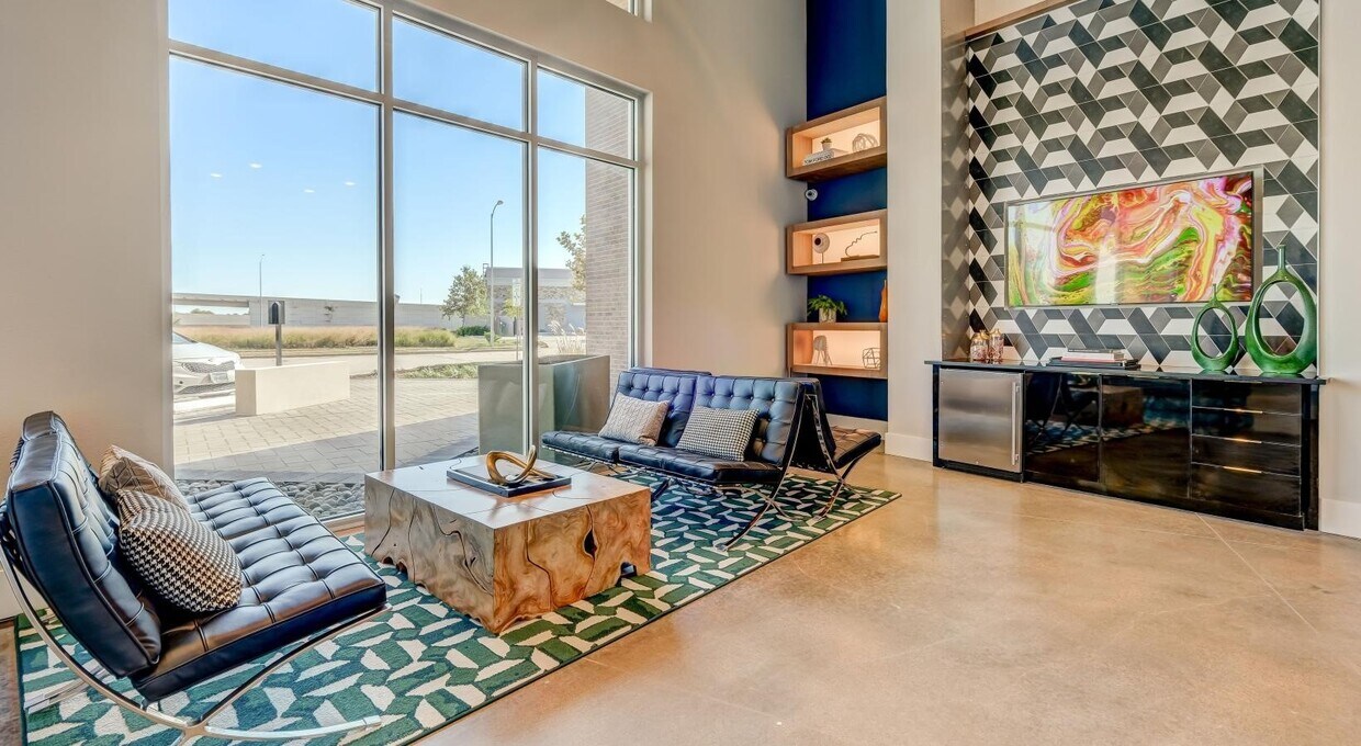 Foto principal - 23233 Western Centre Dr