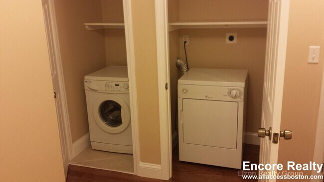 Foto del edificio - 276 Chestnut Hill Ave