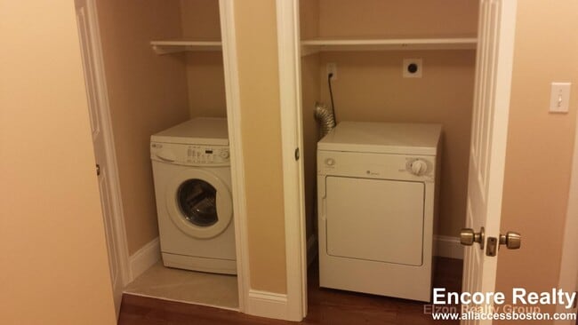 Building Photo - 276 Chestnut Hill Ave