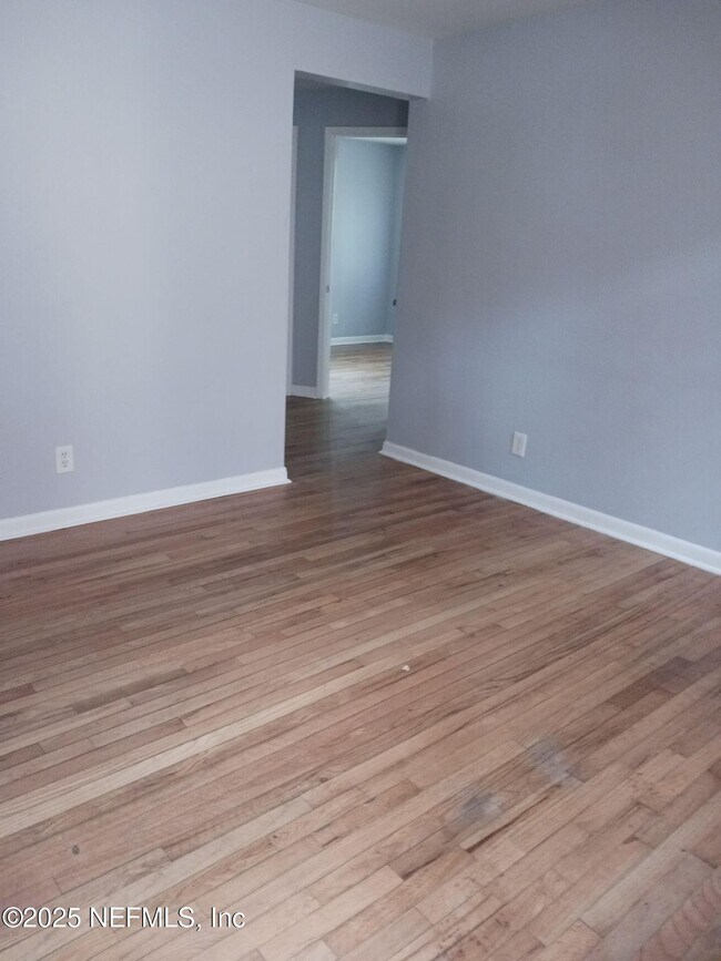 Foto del edificio - 1151 W 25th St