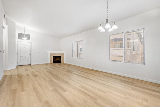 Foto del edificio - 2-Bed, 2-Bath Condo with Rare Feature-Both Bedrooms Include Attached Bathroom