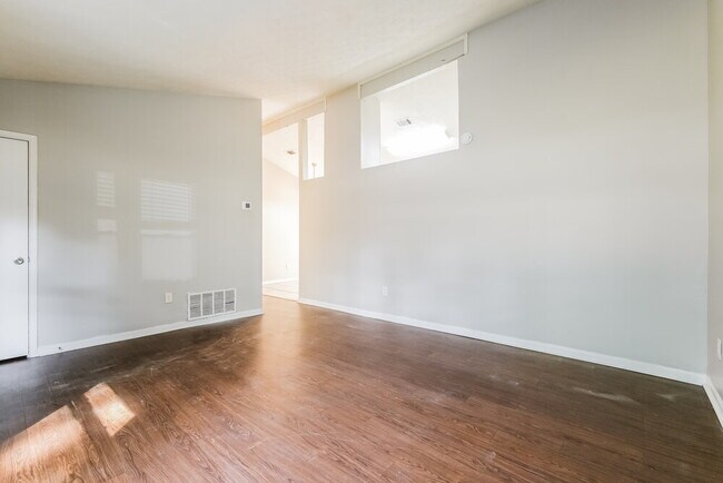 Building Photo - 660 Utoy Cir SW