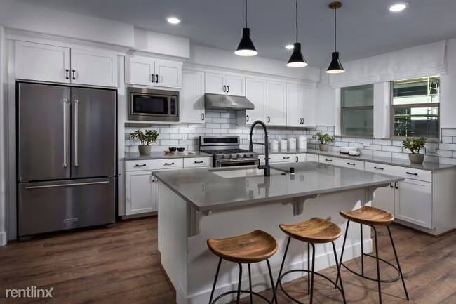 Building Photo - 3 br, 3.5 bath Townhome - Magnetic Loop