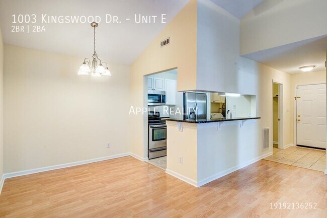 Foto del edificio - 1003 Kingswood Dr