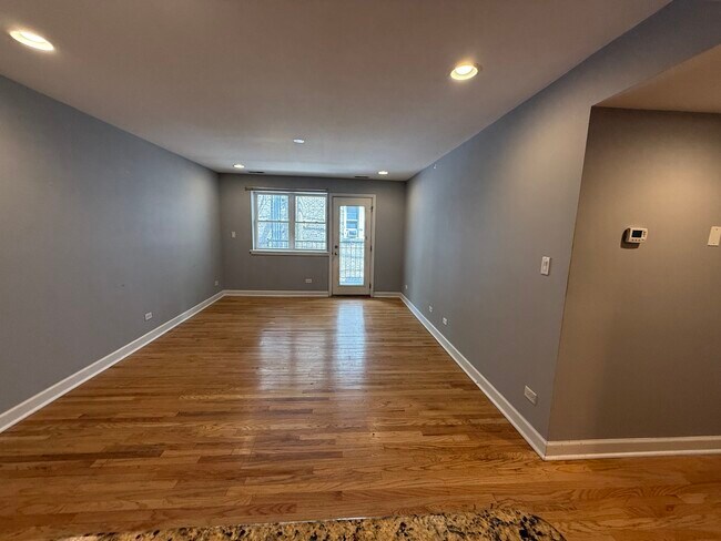 Foto del edificio - 6954 N Greenview Ave