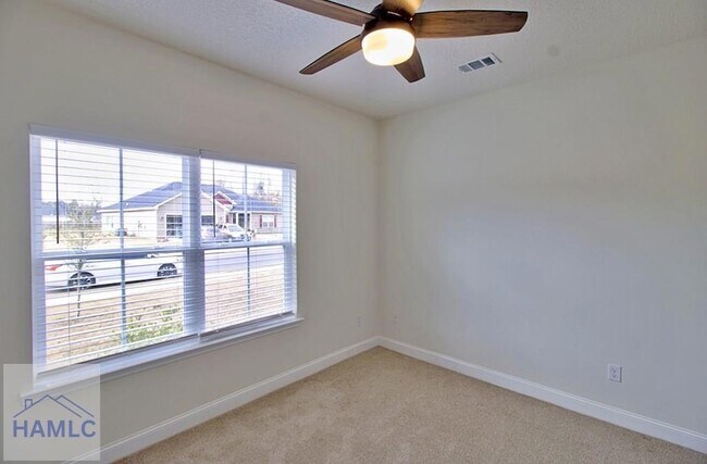 Foto del edificio - 805 Meloney Dr