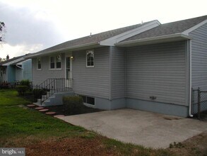 Building Photo - 489 University Blvd