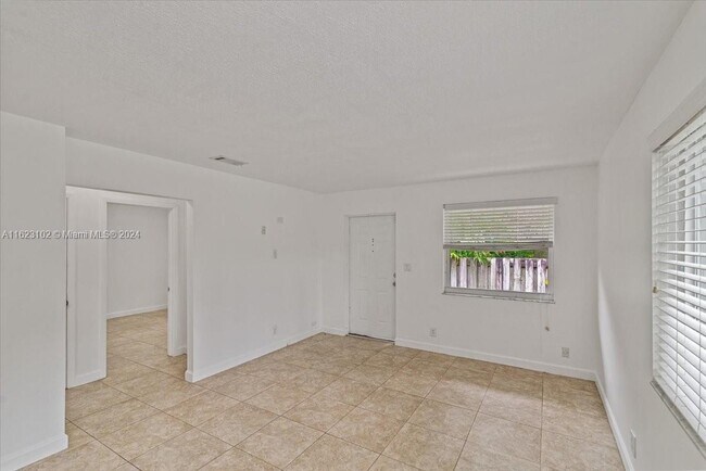 Foto del edificio - 880 SE 12th St