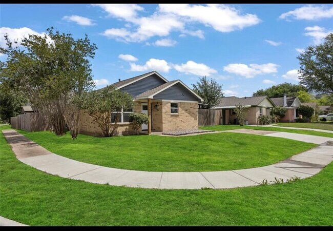 Building Photo - 4640 Orange Cir S