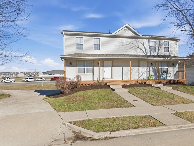 Building Photo - 2413 Northampton Dr