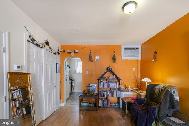 Building Photo - 2443 S Darien St