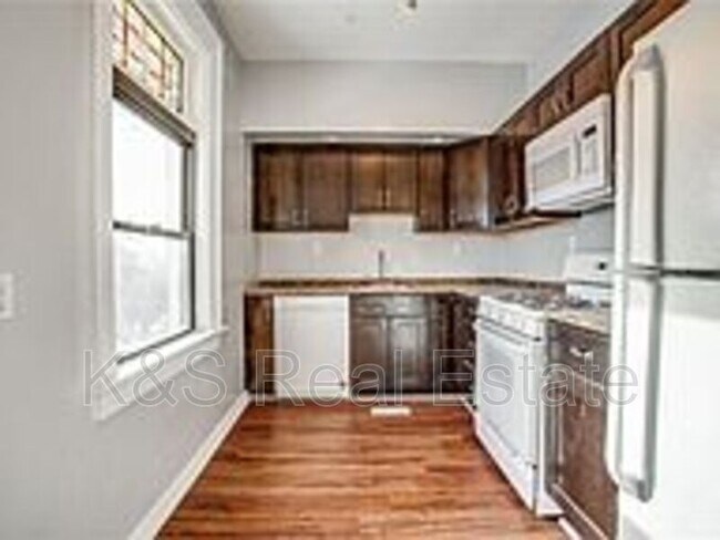 Building Photo - 441 Edgemont St