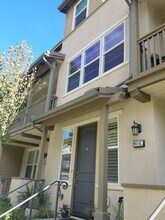 Building Photo - 905 N Primrose Ln