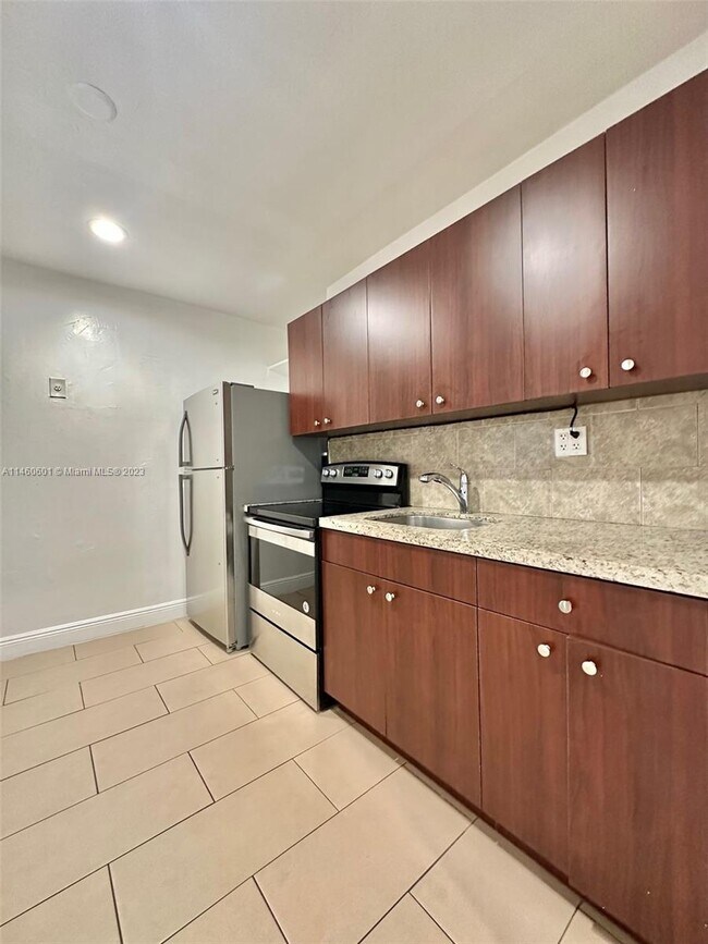 Building Photo - 5510 NW Miami Pl