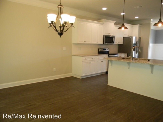 Building Photo - 5 br, 3 bath House - Swinton Pond 171