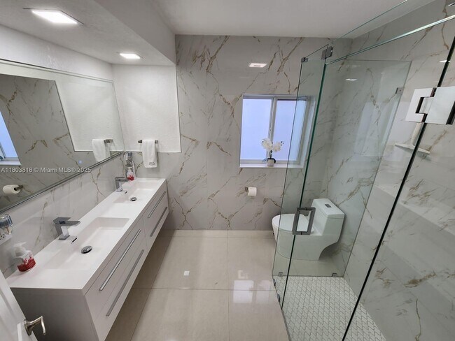 Foto del edificio - 962 E 32nd St