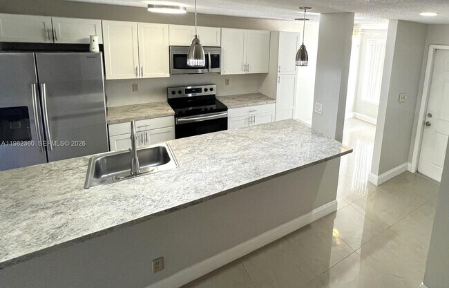 Foto del edificio - 8249 NW 8th Pl