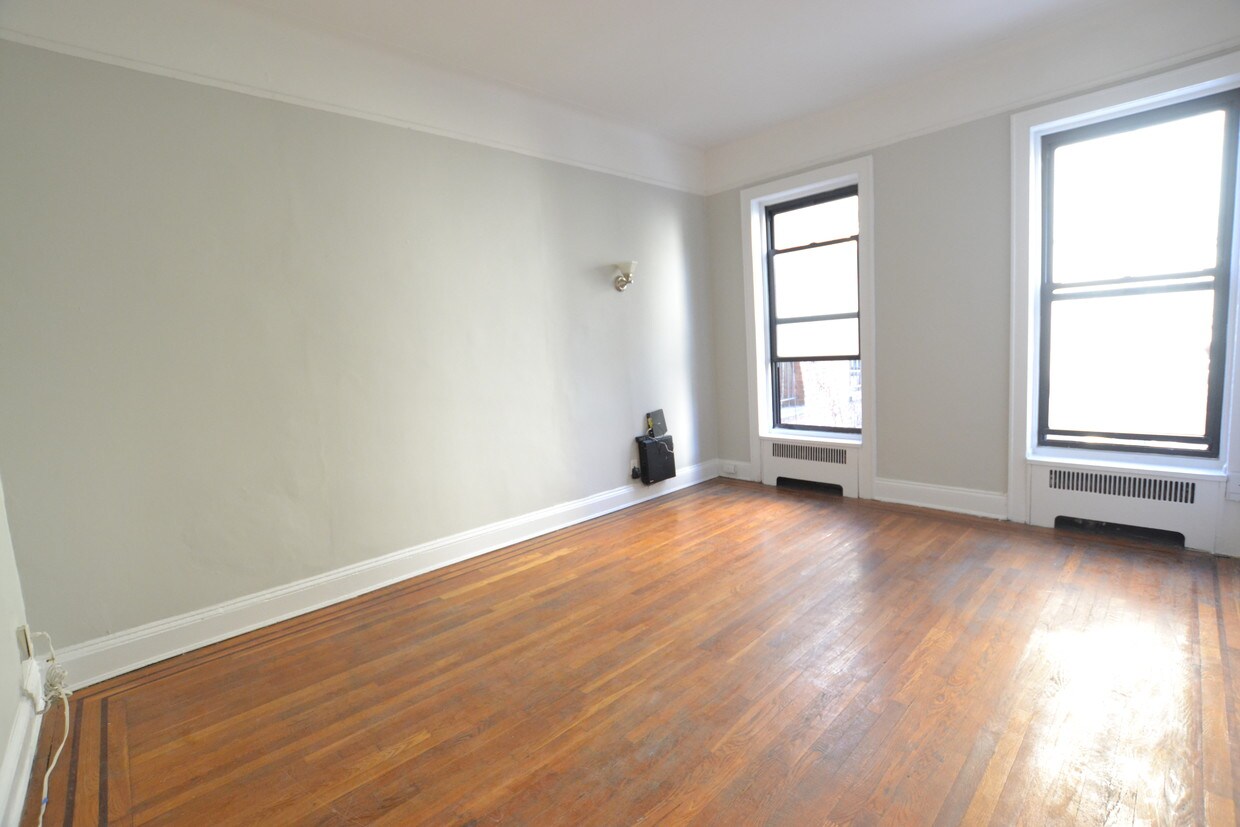 Primary Photo - 65 8th Ave