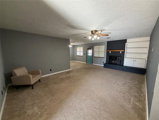 Foto del edificio - 33 Peterson Dr