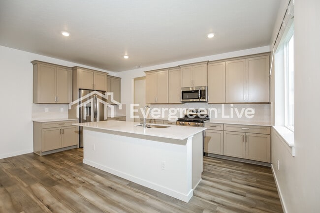 Building Photo - 302 Ravello St