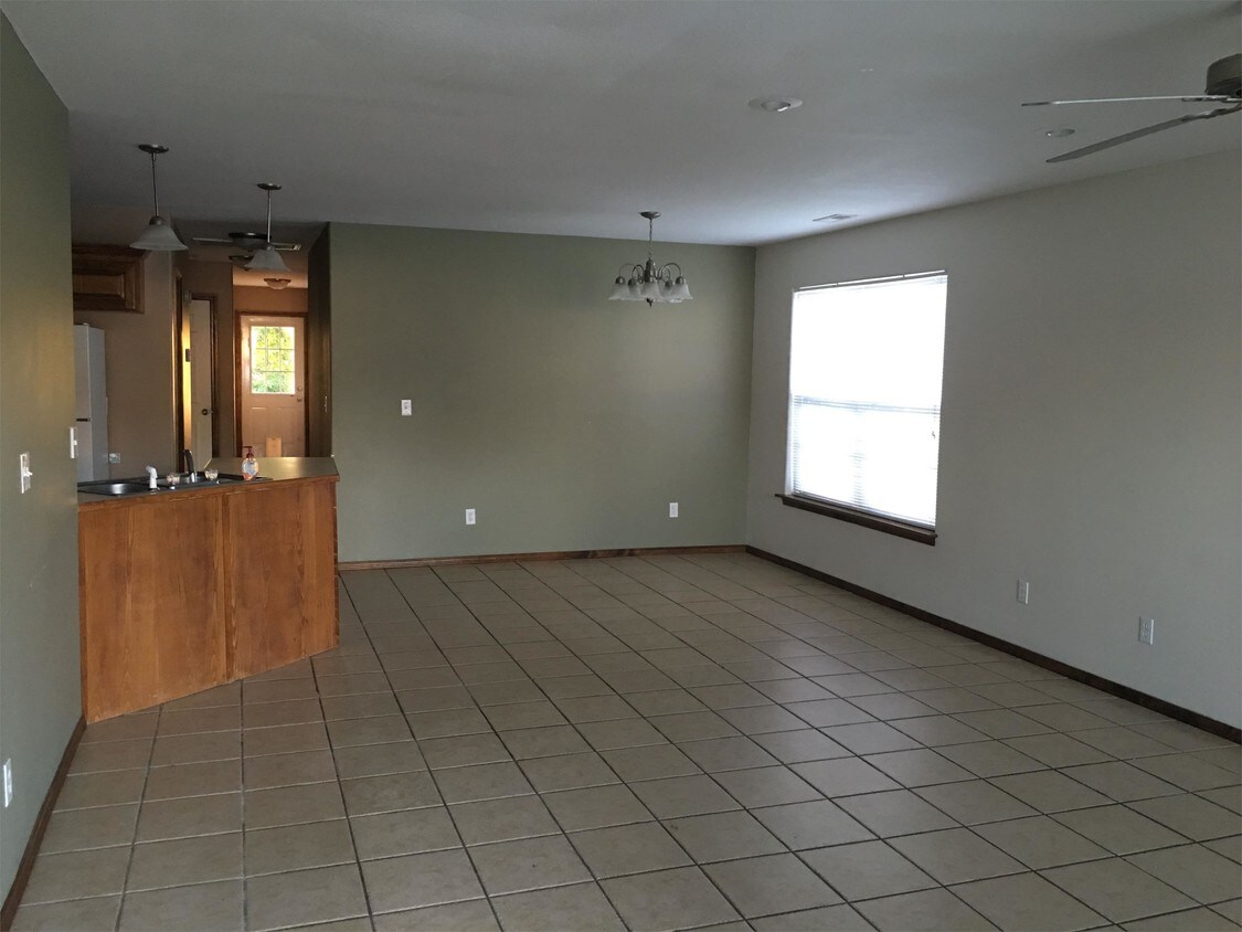 Primary Photo - 3314 S Kenser Ct