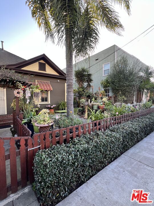 Building Photo - 1436 E 4th St